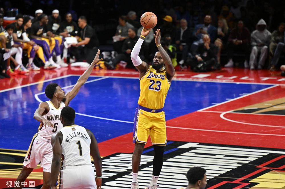 两队在场上 两队在场上