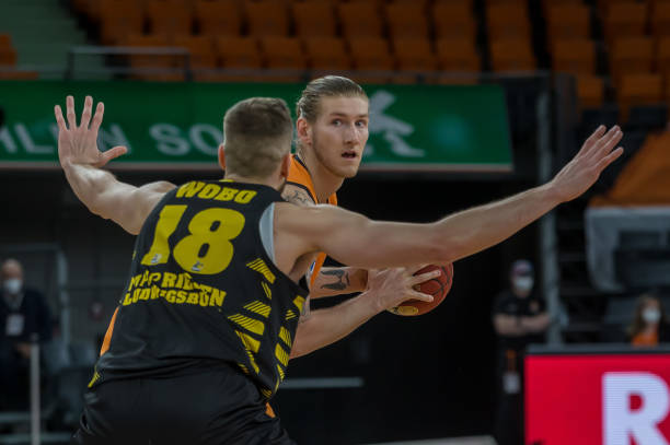 不穿运动服 不穿运动服