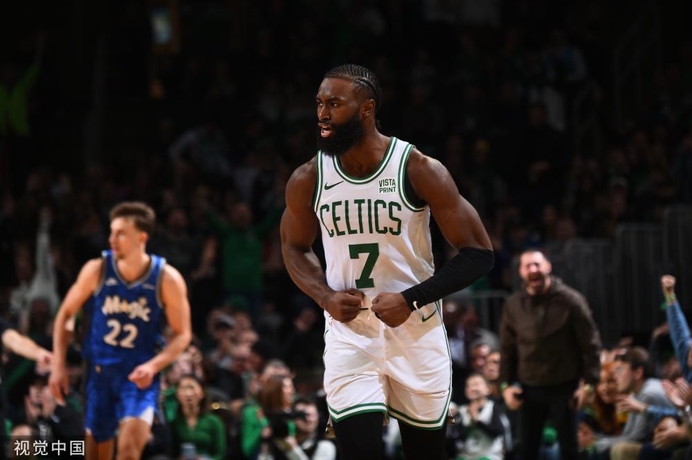 在篮板球争 在篮板球争