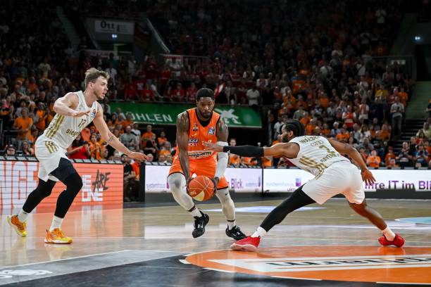 时依旧保持 时依旧保持