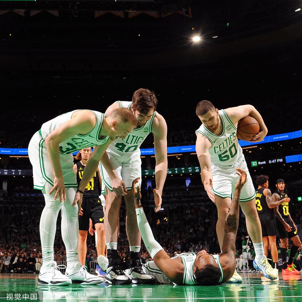 队在场上始 队在场上始